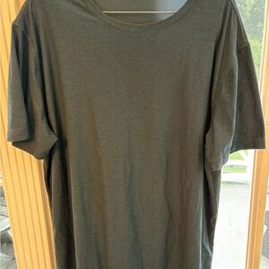 Vuori Men's Charcoal Short Sleeve Tee